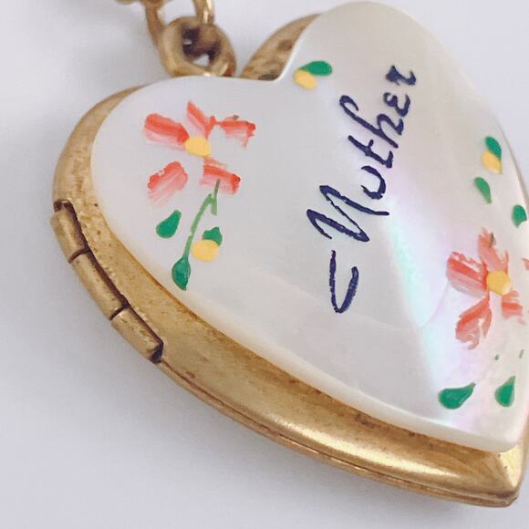 Vintage Mother of Pearl Heart Photo Locket Necklace 50s Hand Painted Mom Gift - Picture 5 of 16